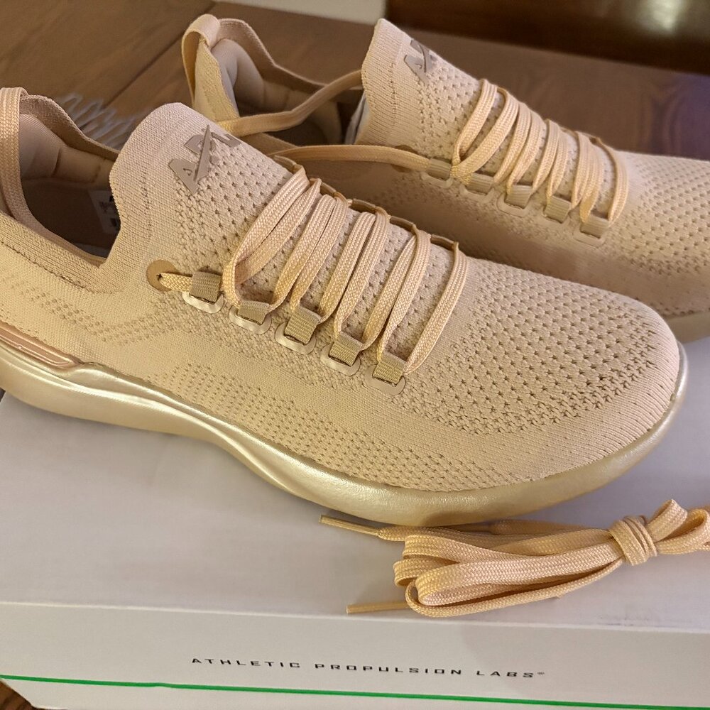 Athletic Propulsion Labs APL Techloom Breeze Champagne Sneakers Size 8 NEW